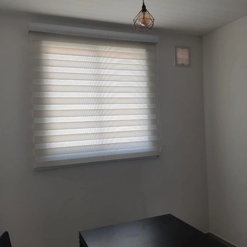 persiana romana com blackout